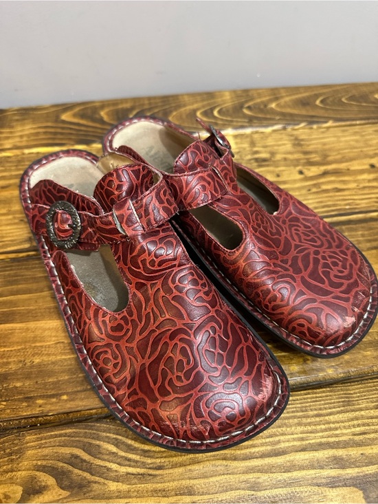 Alegria Shoes - Alegria Classic Clogs Womens 39 US8.5 Red Embossed Comfort Slip On Shoes ALG534